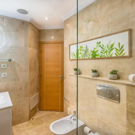 #009 Walk Everywhere Apartment