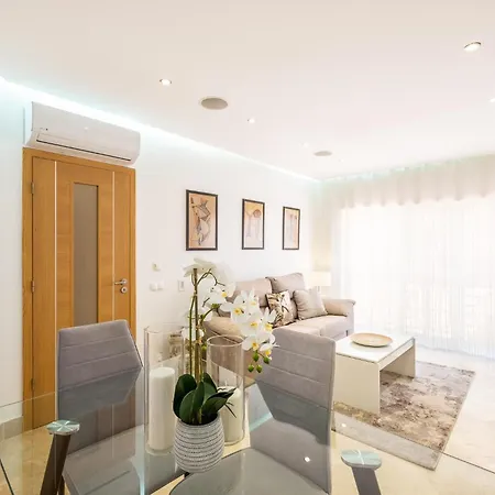 #009 Walk Everywhere Apartment *