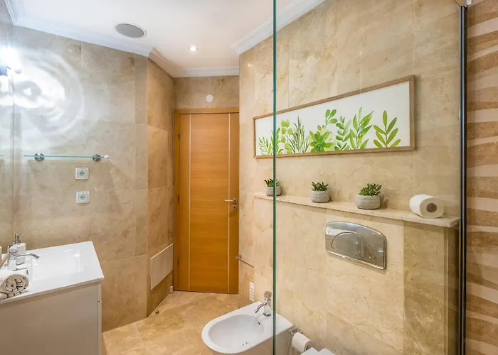 #009 Walk Everywhere Apartment