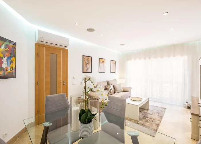 #009 Walk Everywhere Apartment *