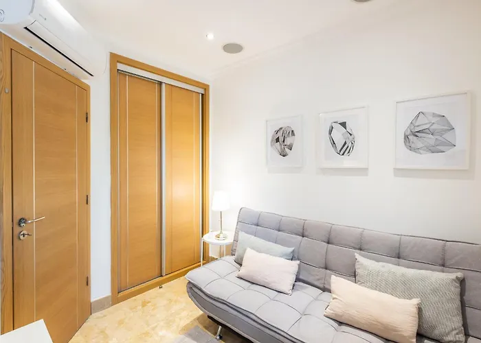 #009 Walk Everywhere Apartment *