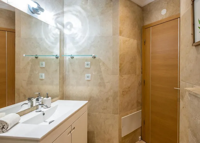 #009 Walk Everywhere Albufeira